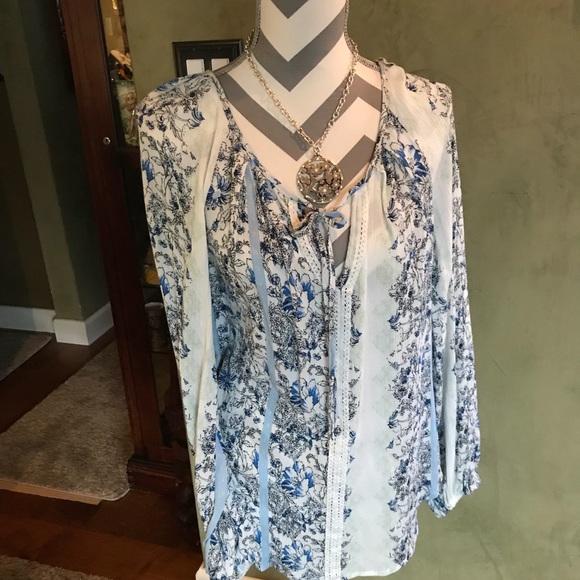 NWT Gorgeous blouse - Picture 7 of 7